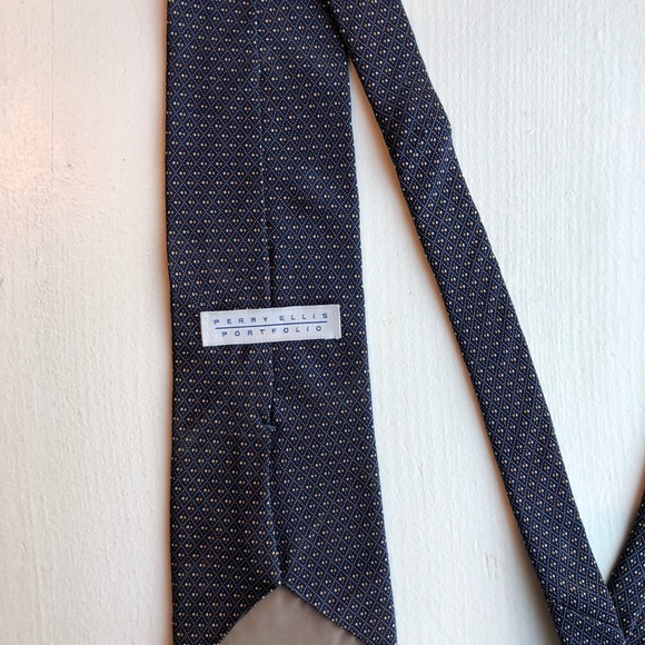 Perry Ellis Portfolio Tie - Picture 3 of 3